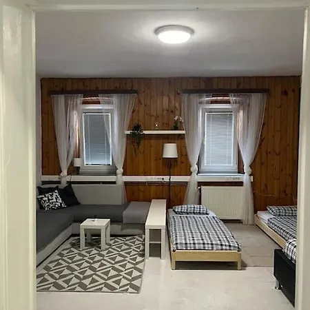 Comfy Good Location Free Parking Apartment *