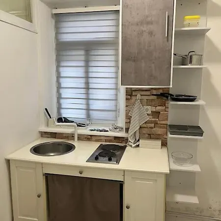 Comfy Good Location Free Parking *